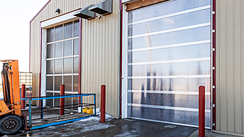 Upwardor® Panorama™ Commercial Overhead Door.
