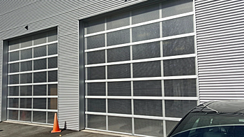 Solalite Upwardor® Commercial Overhead Door.