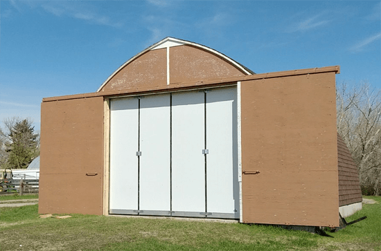 An Agricultural Building with a Findoor
